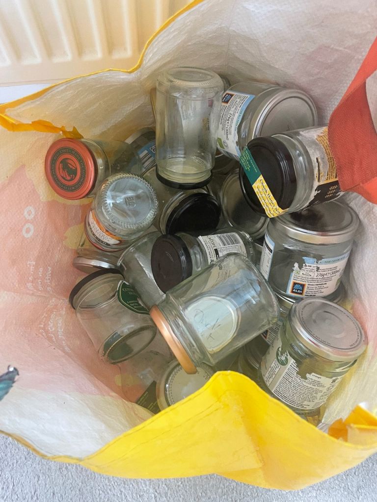 Clean Glass Jars with Lids – Various Sizes, Ready for Use
