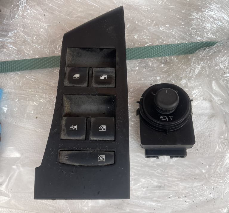 Vauxhall Astra MK6 front right drivers side door switches