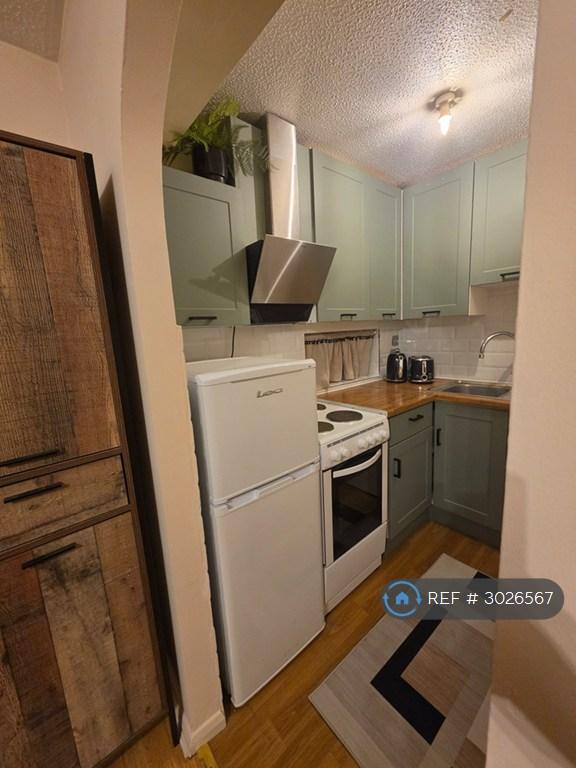 Studio flat in Alexander Close, Barnet, EN4 (#3026567)