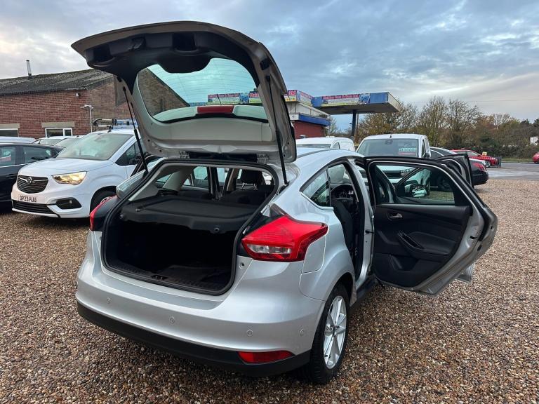 2015 Ford Focus 1.0T EcoBoost Zetec Euro 6 (s/s) 5dr HATCHBACK Petrol Manual