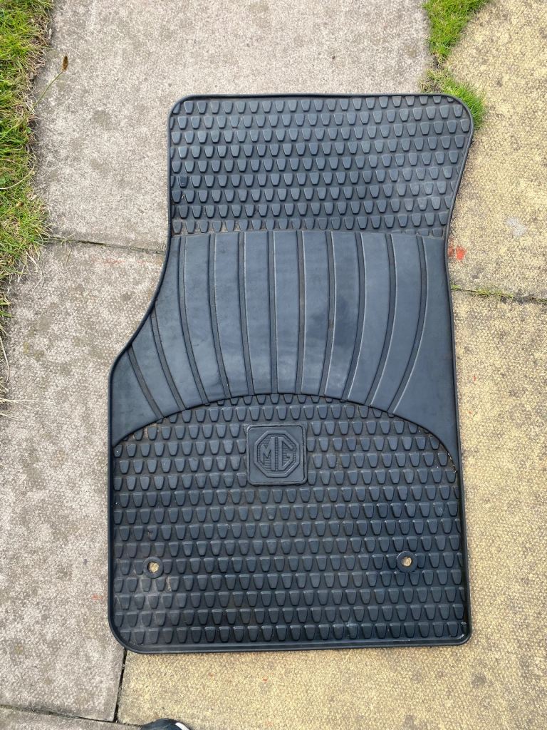 MG ZS passenger rubber mat will fit Rover 45