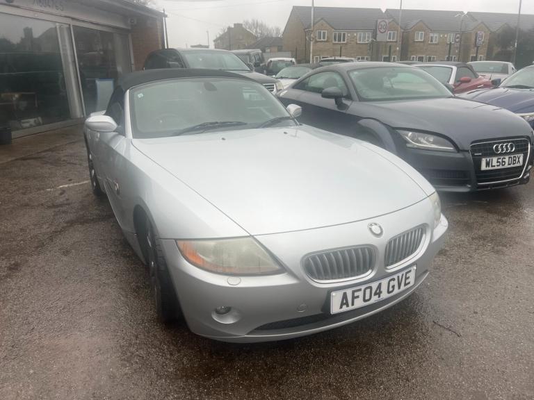 2004 BMW Z4 2004 3.0i SE 2dr Auto CONVERRTIBLE SILVER FULL LEATHER LOTS OF HISTORY CONVERTIBLE Pe...