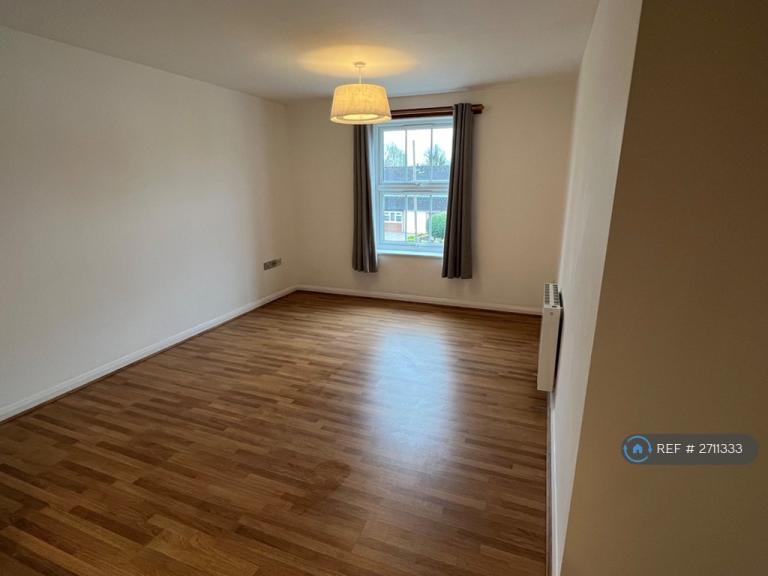 1 bedroom flat in Kirby Court, Newbold, Rugby, CV21 (1 bed) (#2711333)