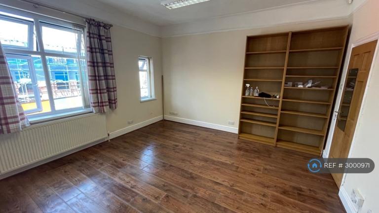 1 bedroom flat in Liverpool Street, Salford, M6 (1 bed) (#3000971)