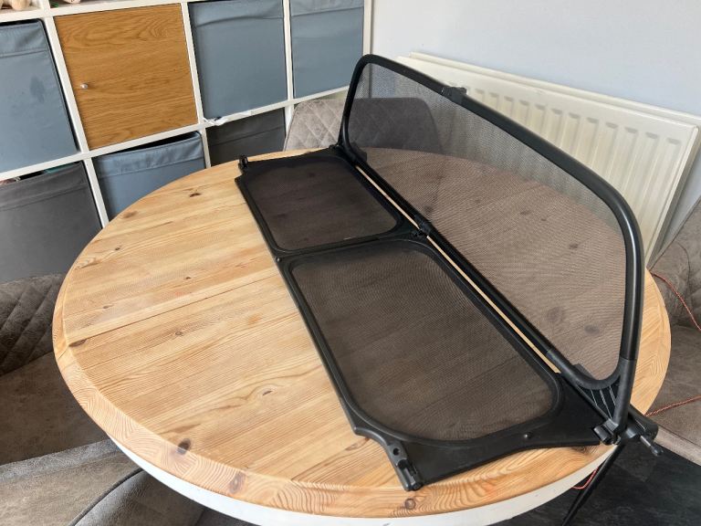 Mini convertible folding wind deflector