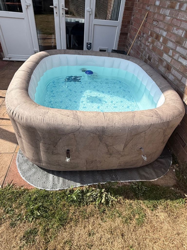 Lazy spa hot tub for £199!!!!!!!! Utter bargain 