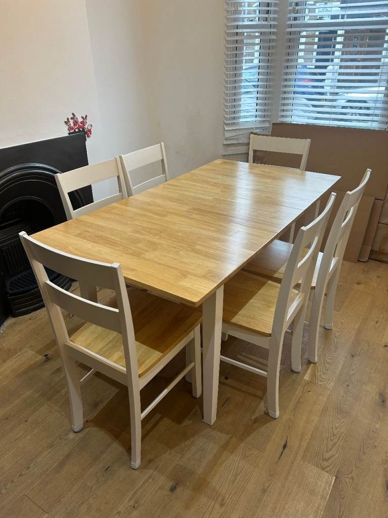 Extendable dining table with 6 chairs