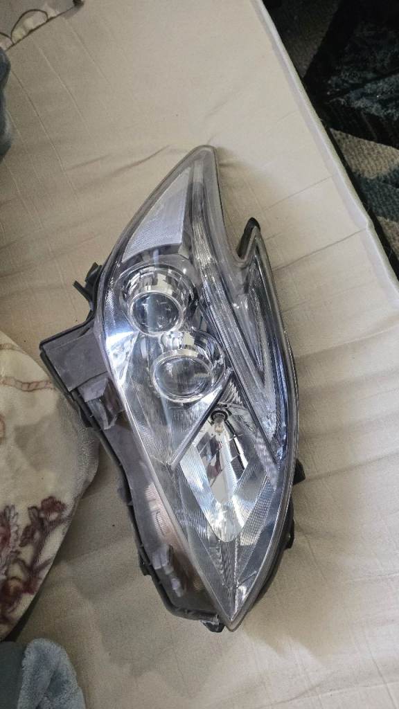 UK GENUINE Toyota prius 2015 3 bulb Xenon headlight: Right driver side
