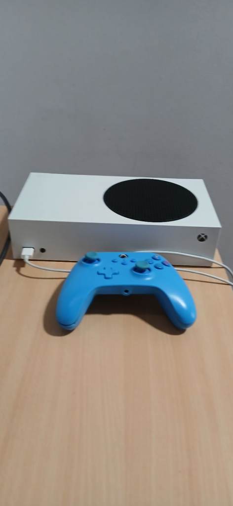 Xbox Series S Console with Blue Controller – Very Good Condition