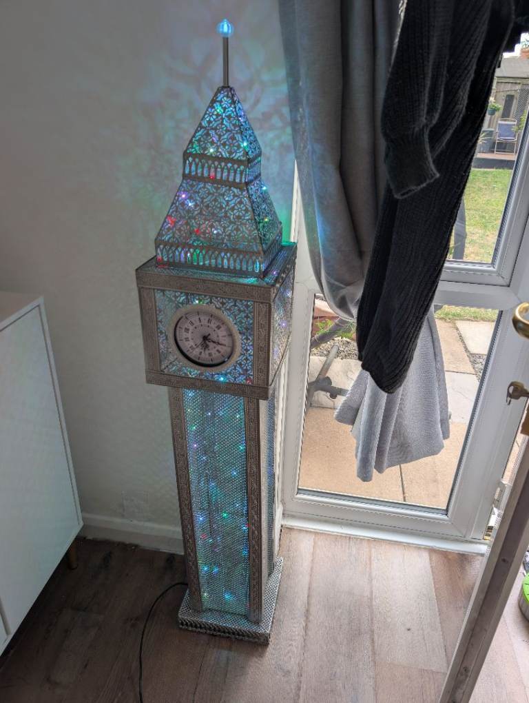Free standing Big Beg clock