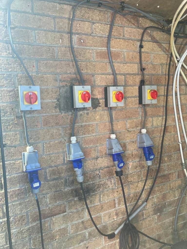 Handyman & Electrician Services Uxbridge - Repairs, Furniture Assembly, Lighting, TV Mounting 🔨