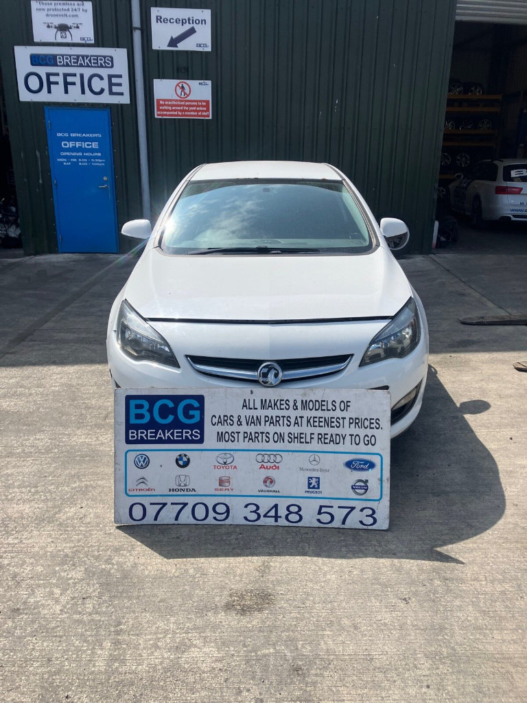 2014 vauxhall astra parts breaking 