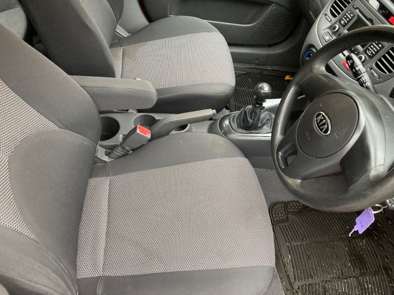 KIA RIO 1.5 2 CRDI 5 DOOR HATCHBACK £35 ROAD TAX LOW MILES