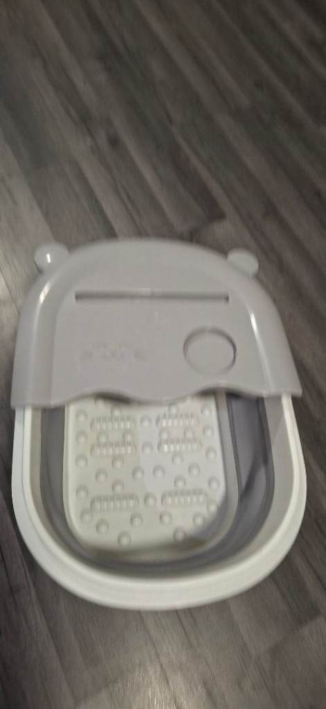 Foldable Foot Bath / Pedicure Tub with Massage Base