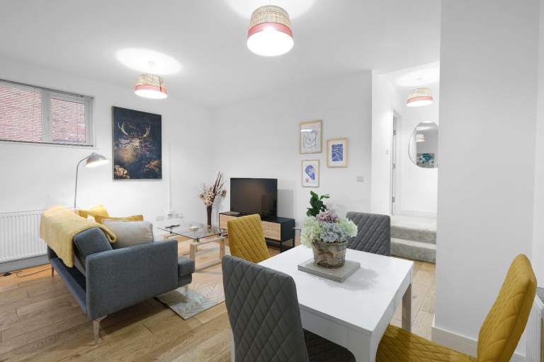 1 Bed Flat, Easton Street, HP11