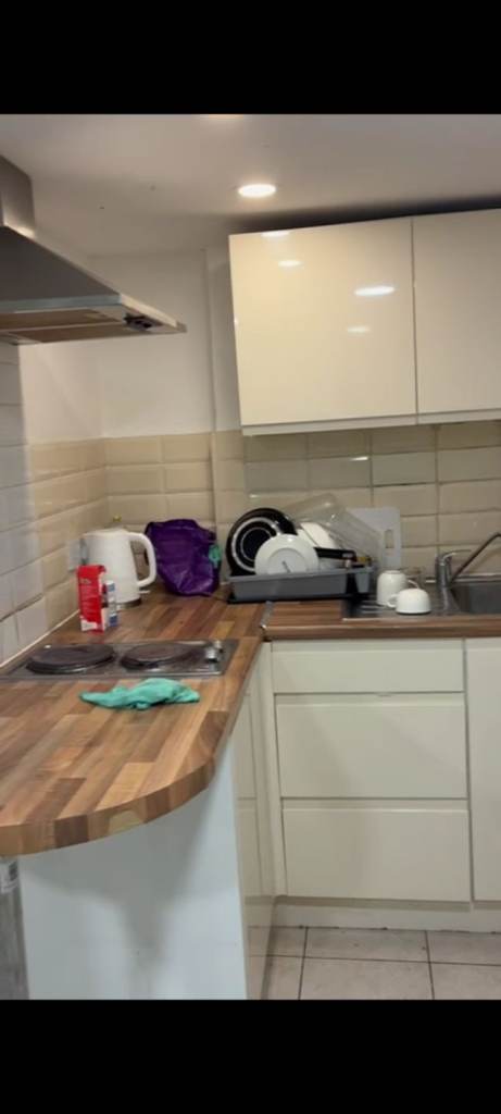 Studio flat, all bills included, N4