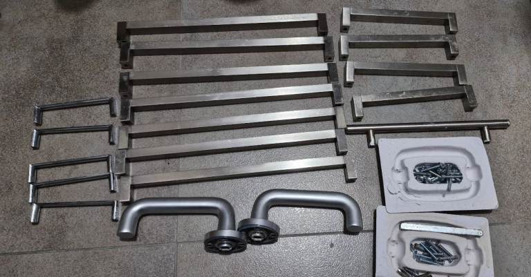 🟣🟣 CABINET  &  DOOR HANDLES, kitchen,  bathroom,  DIY, Good condition  🟣🟣