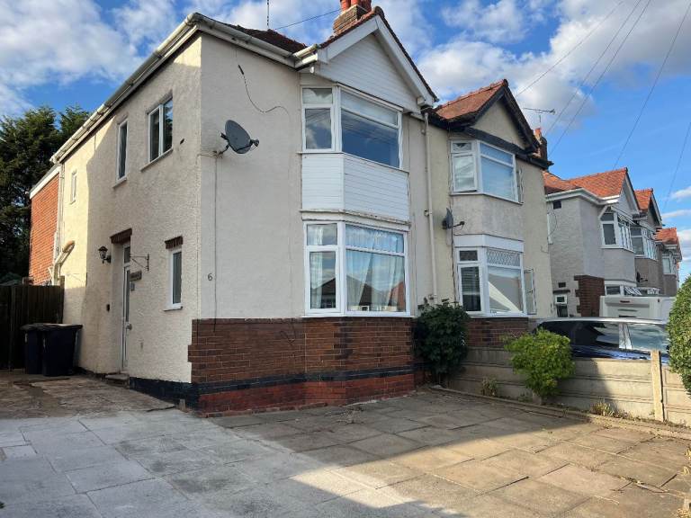 3 bedroomed Semi Detached Home in Weddington with garden and off street parking for 2 cars