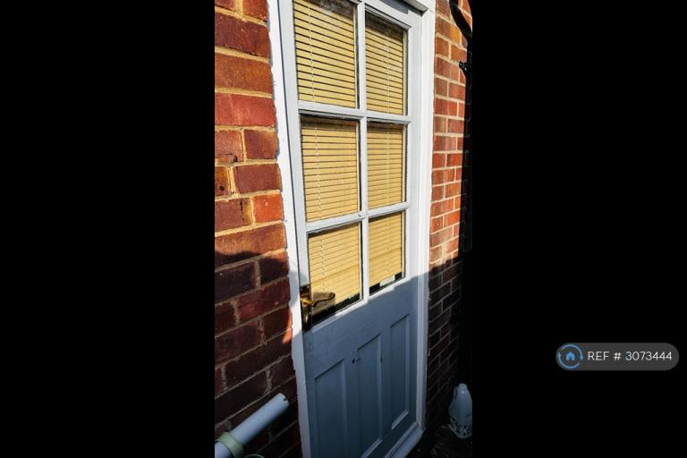 Studio flat in Queen Ediths Way, Cambridge, CB1 (#3073444)