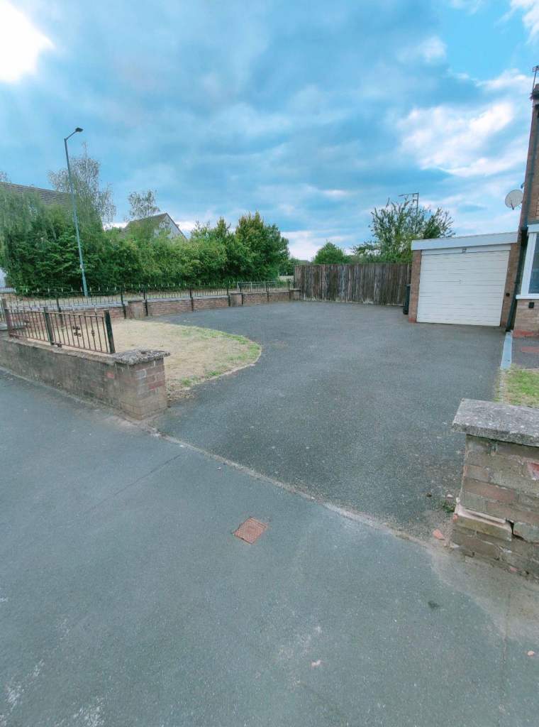 3 bedroom house RUNNING AIRBNB FULLY FURNISHED NEAR BIRMIMGHAM AIRPORT see listing 