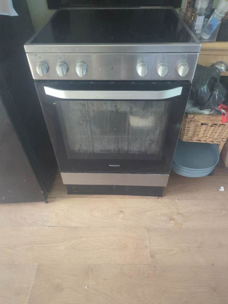 Hotpoint oven free standing