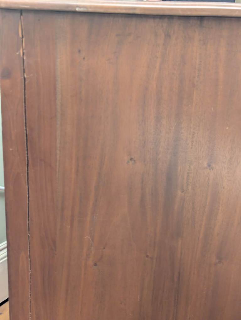 Mahogany chest of drawers