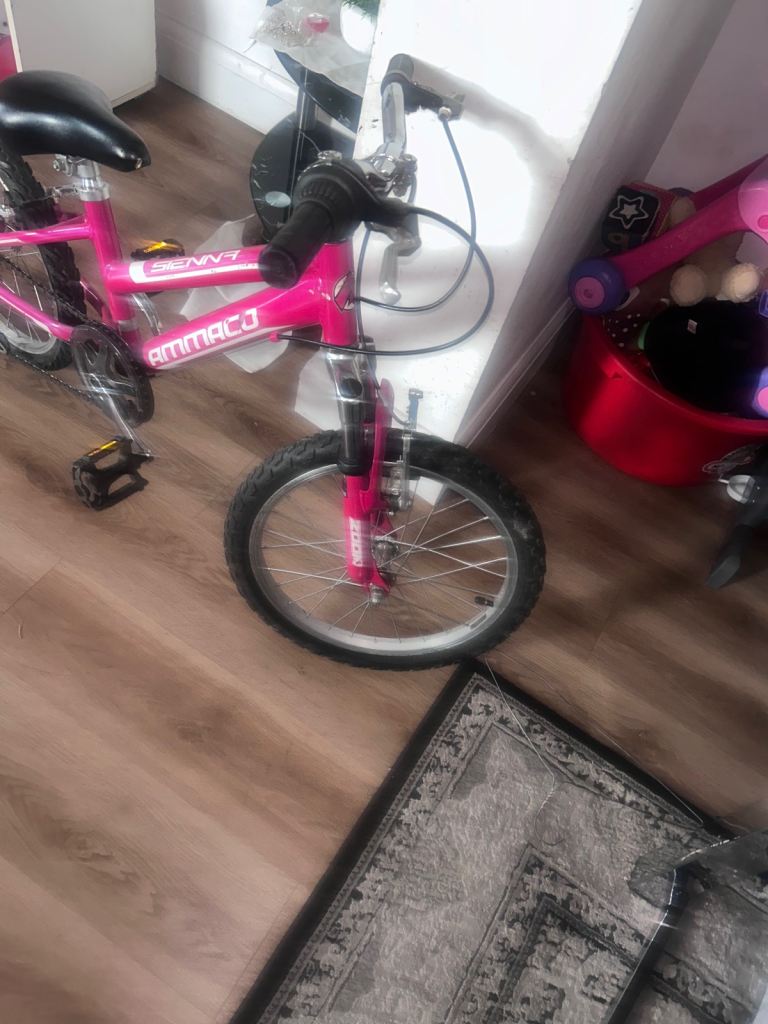 Muddyfox Pink Mountain Bike 20 inch wheels - Good Condition, Ready to Ride