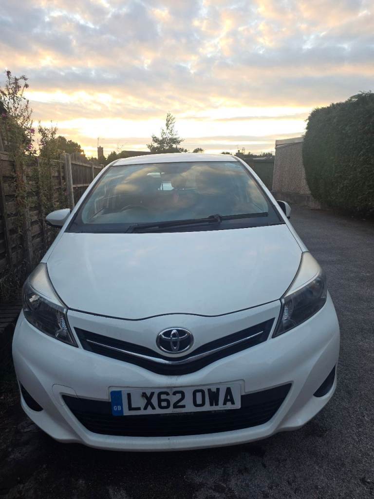 Toyota, YARIS, Hatchback, 2012, Semi-Auto, 1329 (cc), 5 doors