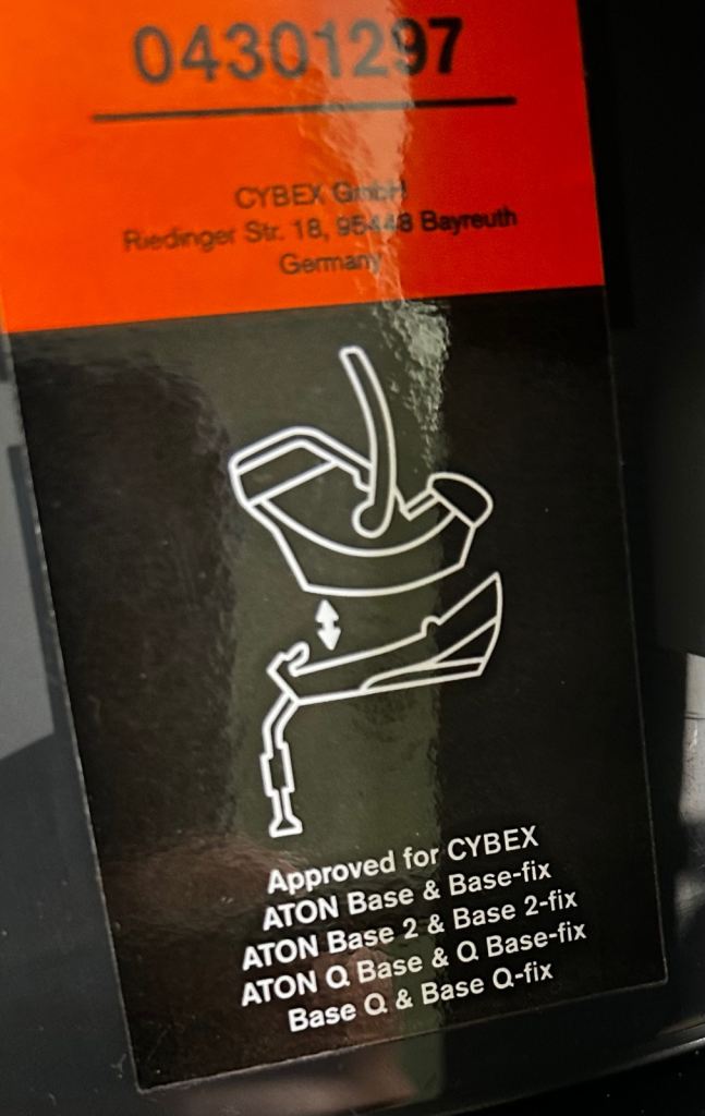 Reduced - Cybex Aton 5 Car Seat and Base (includes isofix clips)