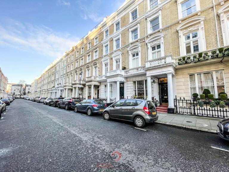 Studio Apartment – Clanricarde Gardens, Notting Hill Gate, W2  Ref: 2256