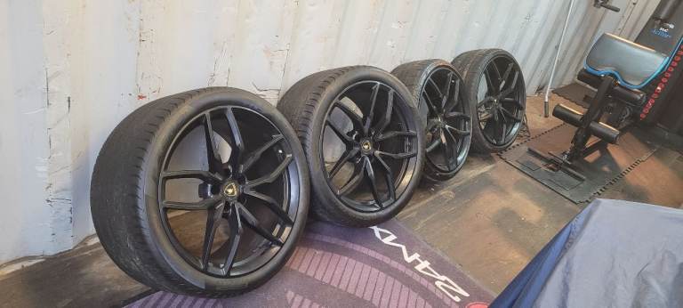Lamborghini Huracan genuine alloy wheels and "L" tyres 20" inc TPMS & caps