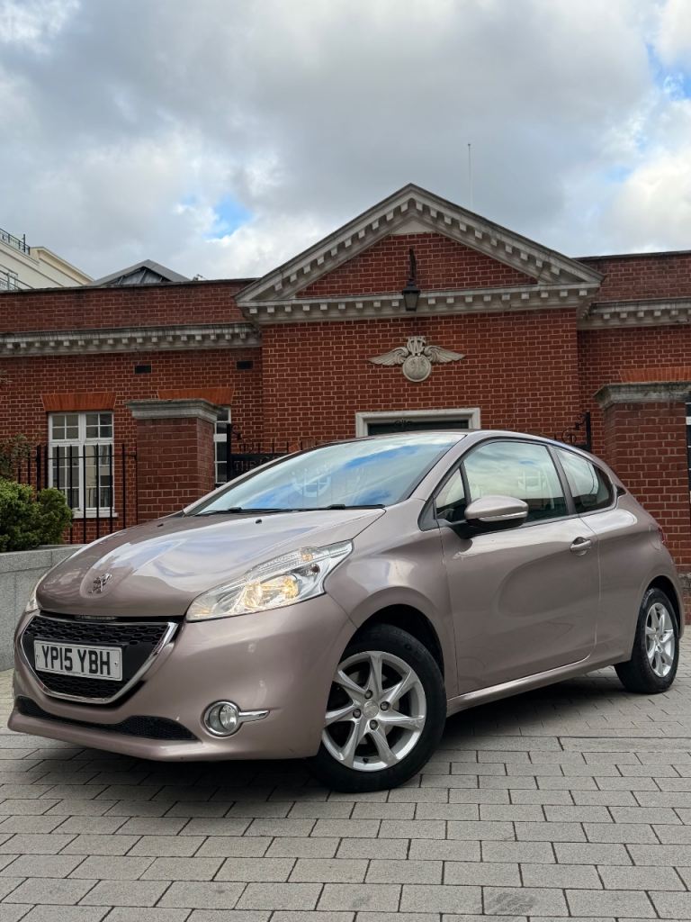 Peugeot, 208, Hatchback, 2015, Semi-Auto, 1199 (cc), 3 doors
