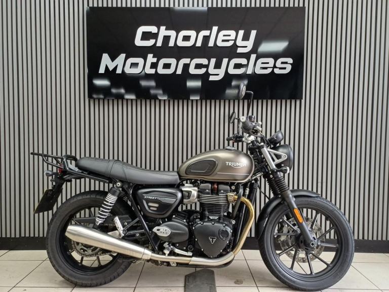 2021 Triumph Street Twin 900cc Bonnyville, 6310 miles, naked custom bobber