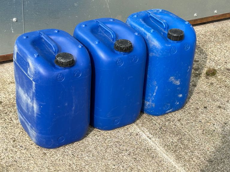 3 x 20 litre blue heavy grade plastic jerrycans 