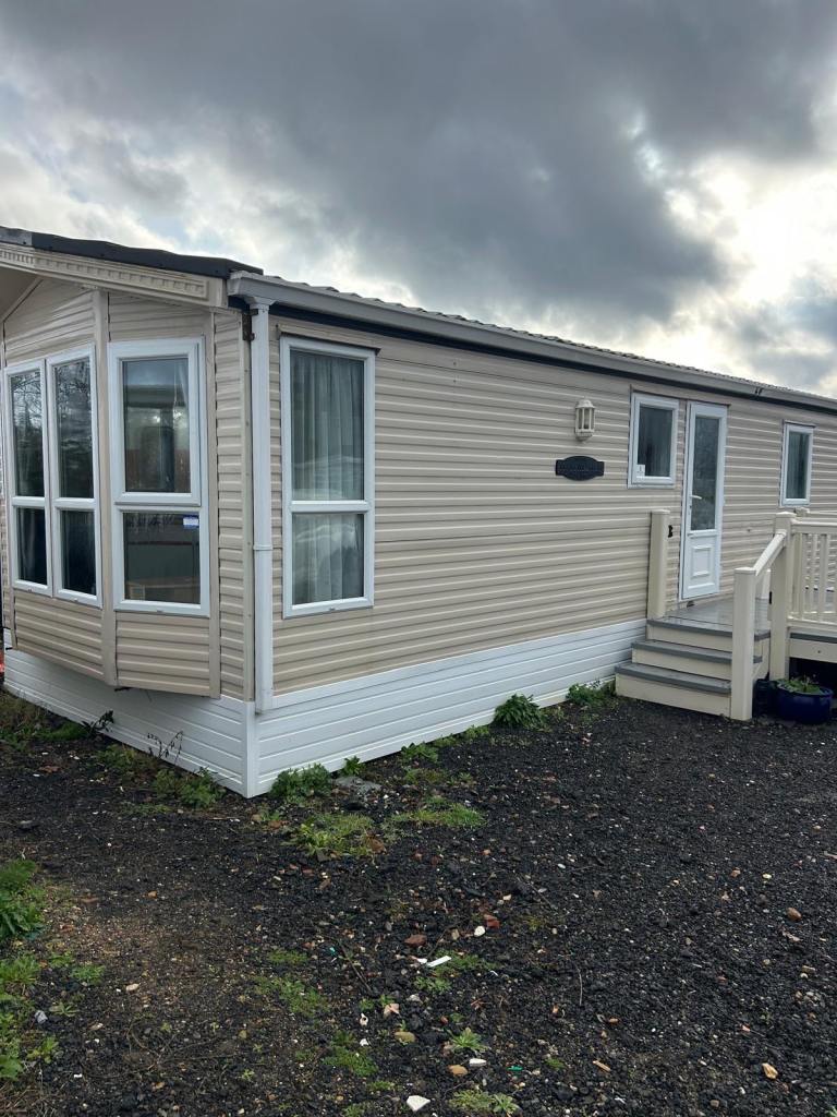 2 Bed mobile home in Thorpe, Surrey
