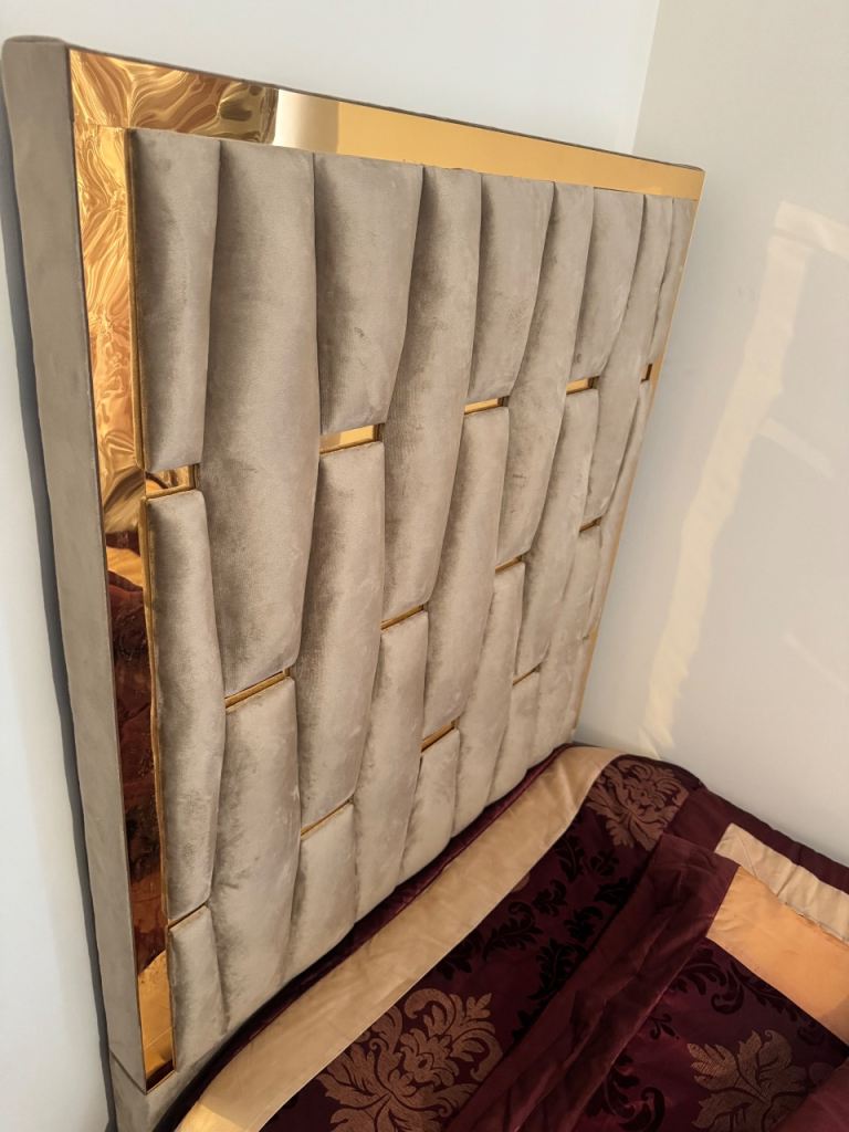 2 Single Beds with Mattresses