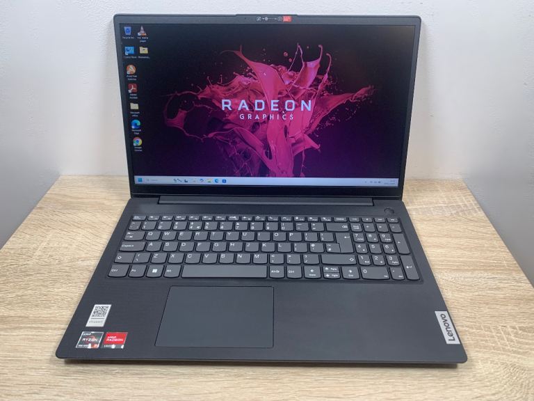 Gaming Ryzen 3 7230 8GB 256GB SSD UltraFast Lenovo Slimline FHD Laptop