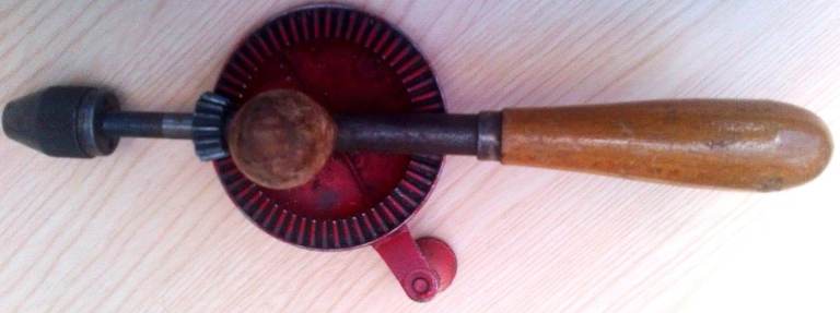 Vintage Hand Drill – Good Condition, Wooden Handle