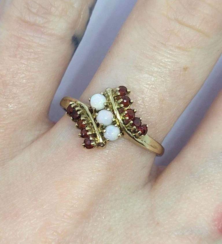 9ct gold, opal & garnet ring