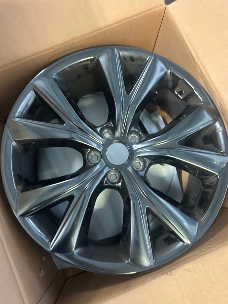 4X Santa Fe 19 inch wheels 