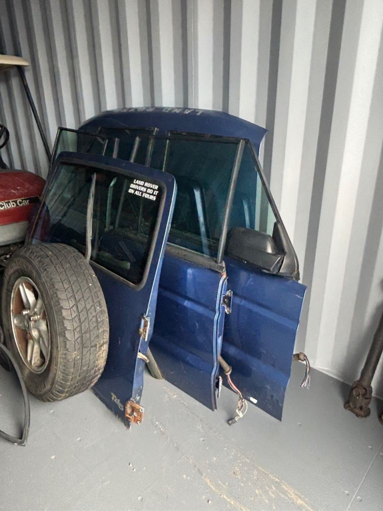 Land Rover discovery all 5 doors decent nick and bonnet 