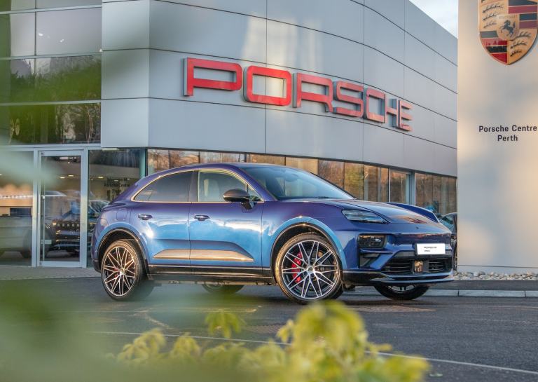 2025 Porsche Macan 100kWh Turbo SUV 5dr Electric Auto 4WD (639 ps) Electric