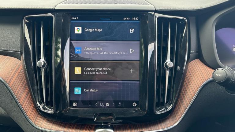 2024 Volvo XC60 Recharge Ultimate, T8 AWD Plug-in hybrid, Electric/Petrol, Bright ESTATE Petrol/E...