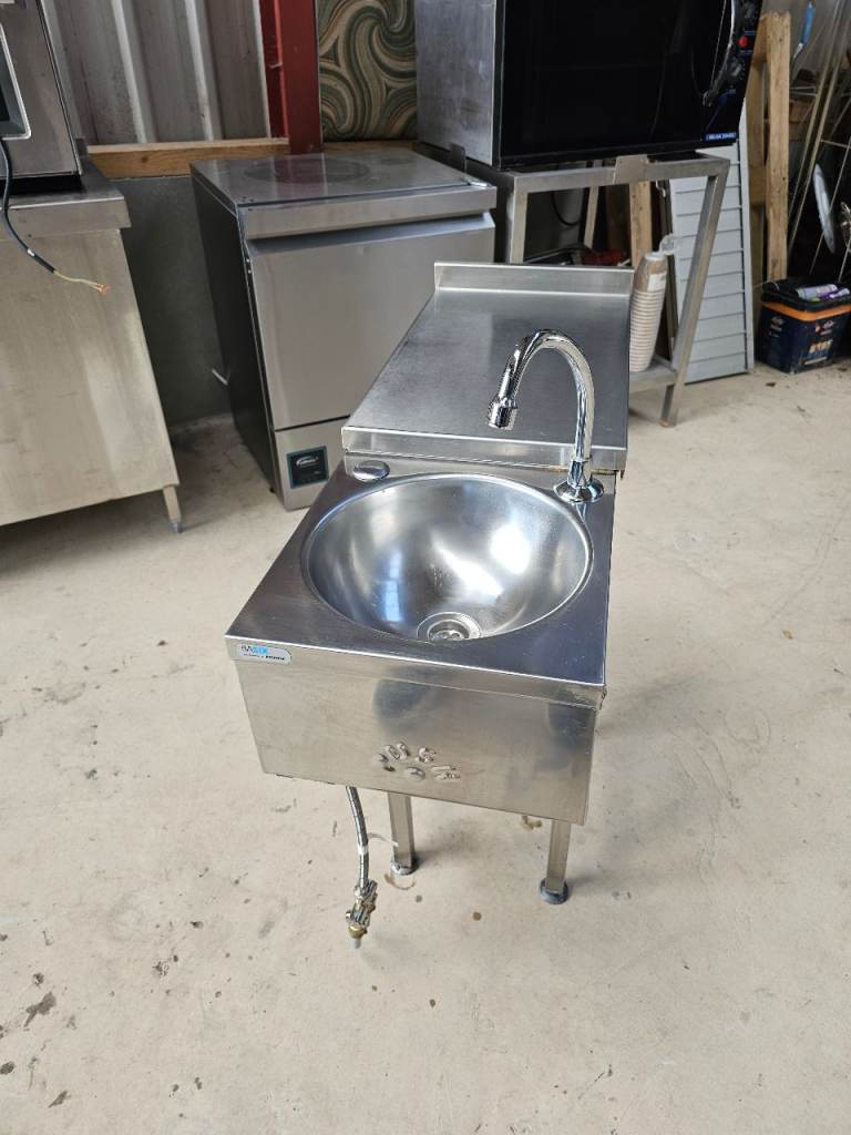 Knee operated sink attached to bench 