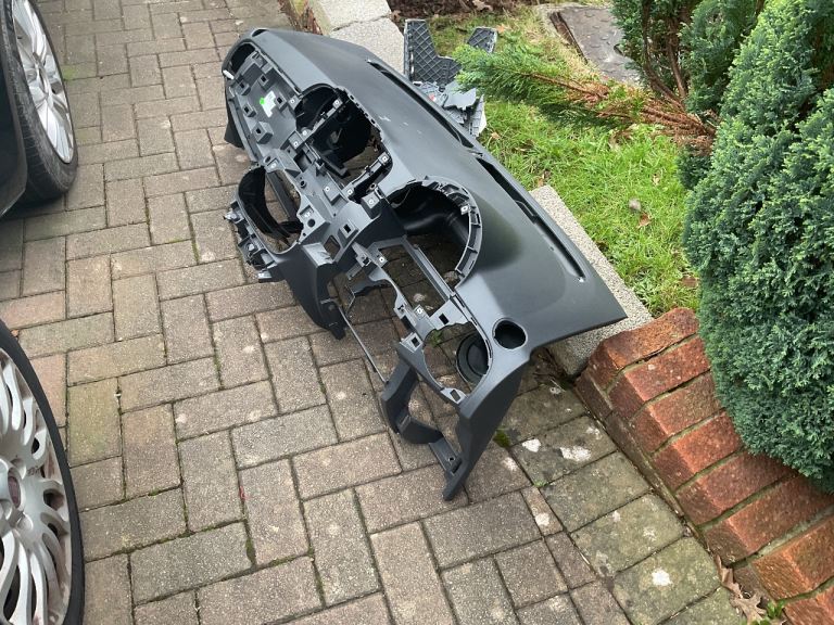 Fiat 500 lounge dash panel (2017)