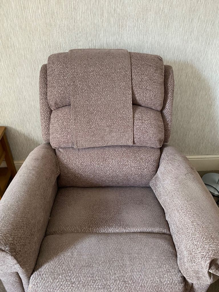 Petite reclining chair for elderly