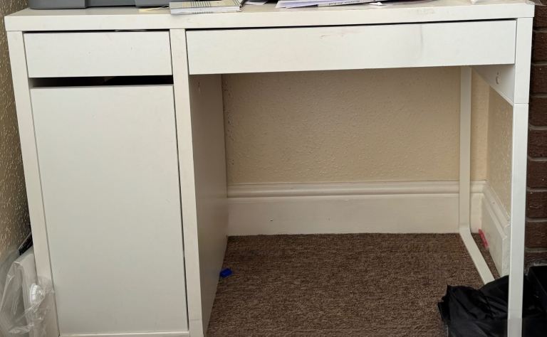White Office Desk with Storage – Good Condition