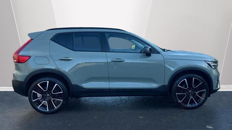 2025 Volvo XC40 2.0 B4P Ultra Dark 5dr Auto Petrol Estate Estate Petrol Automatic