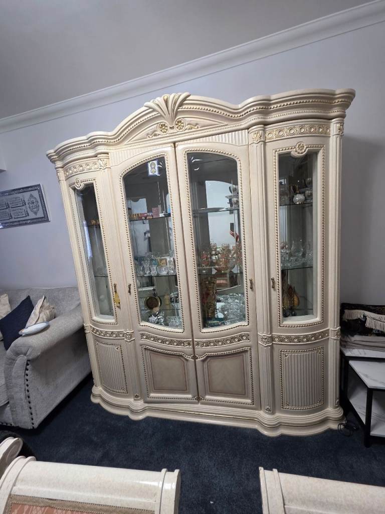 Italian wall unit