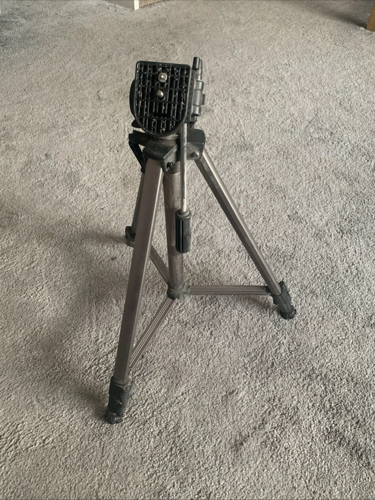  Vanguard tripod Model T-120223AB